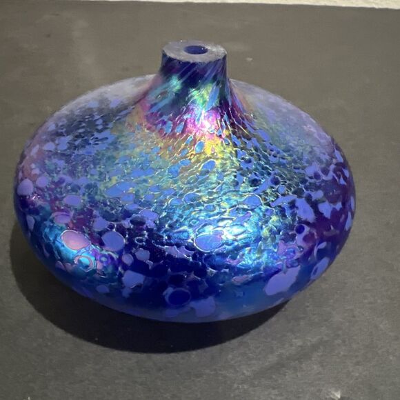 2 VINTAGE HANDBLOWN BLUE IRIDESCENT SMALL ART CRACKLE GLASS BUD VASE - Picture 10 of 14